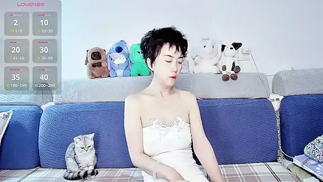 Snapshot of 9ering-Er chatting on October 13, 2025, 7:59 pm 9ering-Er online show from October 13, 2025, 7:59 pm