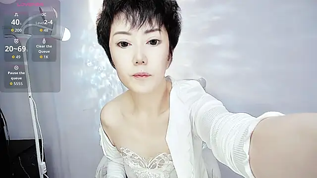 Snapshot of 9ering-Er chatting on October 28, 2025, 9:03 pm 9ering-Er online show from October 28, 2025, 9:03 pm