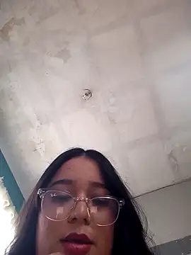 Leslydeleon23 online show from September 17, 2025, 10:23 pm