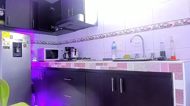 Snapshot of Emma-evans chatting on October 6, 2025, 2:18 pm Emma-evans online show from October 6, 2025, 2:18 pm