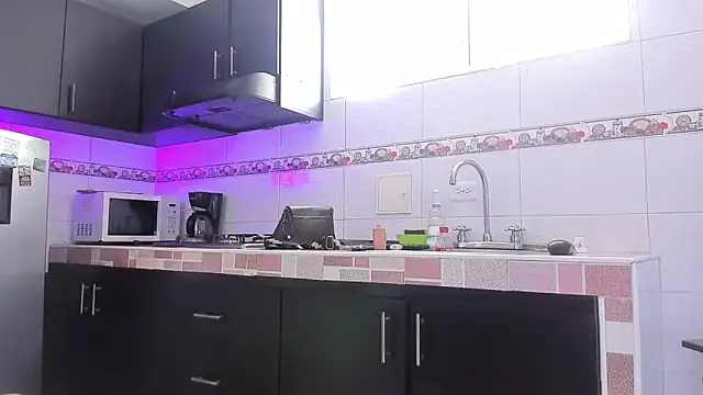 Emma-evans online show from November 20, 2025, 2:18 pm