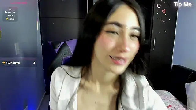 Emilytafur online show from July 4, 2026, 12:06 am