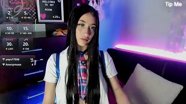 Snapshot of Emilytafur chatting on February 6, 2026, 10:28 pm Emilytafur online show from February 6, 2026, 10:28 pm