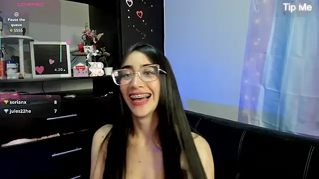 Emilytafur online show from July 20, 2026, 3:25 am