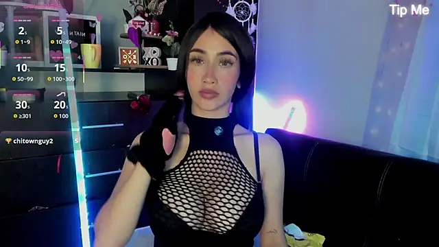 Snapshot of Emilytafur chatting on February 18, 2026, 9:33 pm Emilytafur online show from February 18, 2026, 9:33 pm