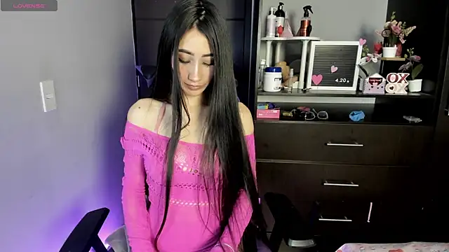 Emilytafur online show from August 5, 2026, 11:21 pm