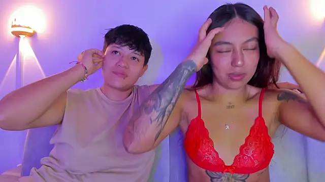 violet casper  online show from November 18, 2025, 6:06 am