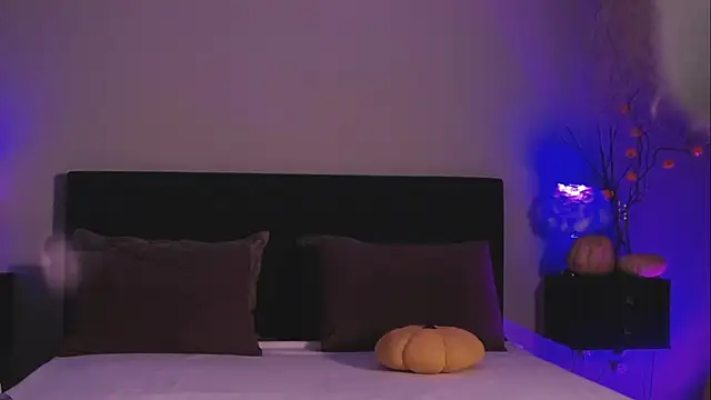 Denise Garciia online show from October 10, 2025, 1:23 pm