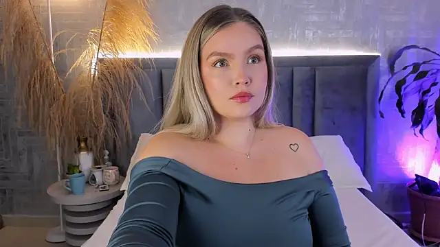 Snapshot of GaiaBaker chatting on February 12, 2026, 10:48 am GaiaBaker online show from February 12, 2026, 10:48 am