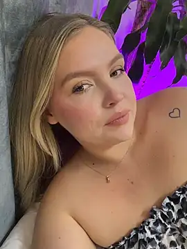 Snapshot of GaiaBaker chatting on February 18, 2026, 2:13 pm GaiaBaker online show from February 18, 2026, 2:13 pm