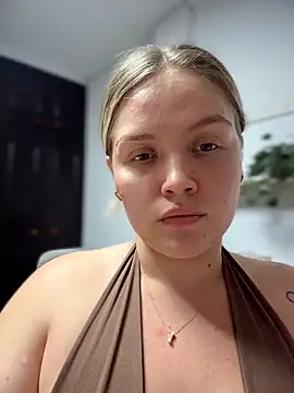 Snapshot of GaiaBaker chatting on March 4, 2026, 4:37 pm GaiaBaker online show from March 4, 2026, 4:37 pm