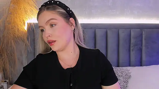 Snapshot of GaiaBaker chatting on February 10, 2026, 4:50 pm GaiaBaker online show from February 10, 2026, 4:50 pm