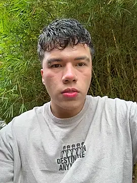 Snapshot of Logan_smith1 chatting on May 28, 2026, 3:29 pm Logan smith1 online show from May 28, 2026, 3:29 pm