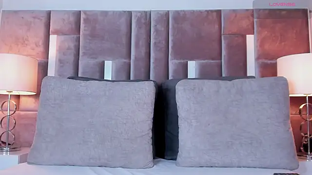 Nia Bunny online show from October 25, 2025, 1:56 pm