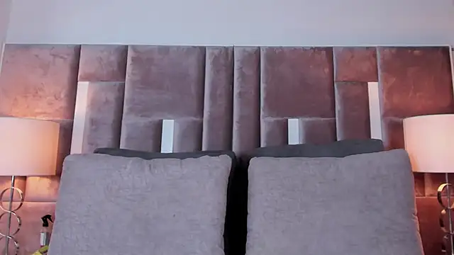 Nia Bunny online show from November 1, 2025, 11:15 am