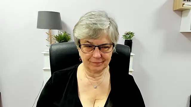 Snapshot of IrisDream chatting on May 6, 2026, 6:06 am IrisDream online show from May 6, 2026, 6:06 am