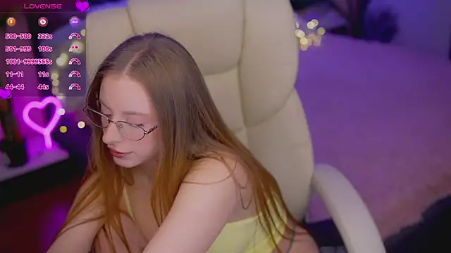 SilverrMoon online show from November 28, 2025, 3:45 pm