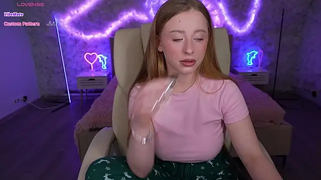 SilverrMoon online show from March 4, 2025, 2:17 am