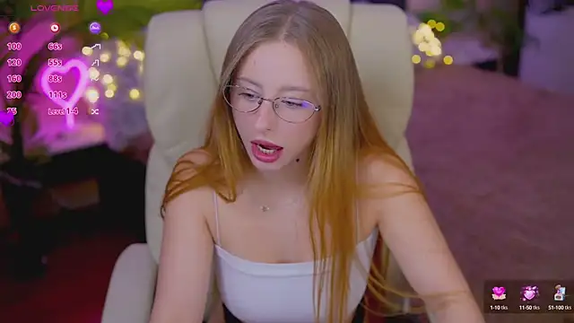 SilverrMoon online show from October 9, 2025, 1:44 pm