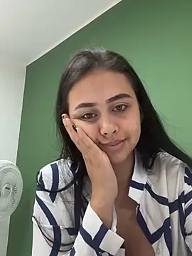 iiris  online show from November 11, 2025, 2:45 pm