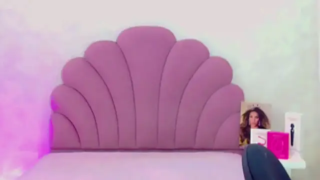 briana sex32 online show from March 6, 2026, 4:07 am