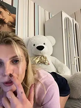 Liya my online show from October 22, 2025, 6:18 pm