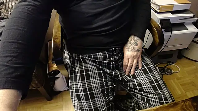 thme2312 online show from October 24, 2025, 5:23 pm