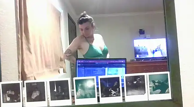 Phoenixmonroe0810 online show from January 6, 2025, 10:15 pm