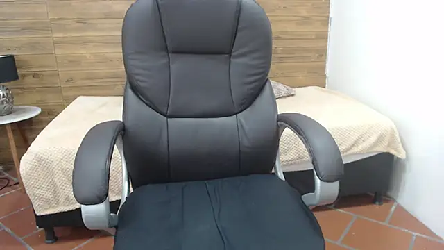 jhoellx online show from February 13, 2025, 3:45 pm