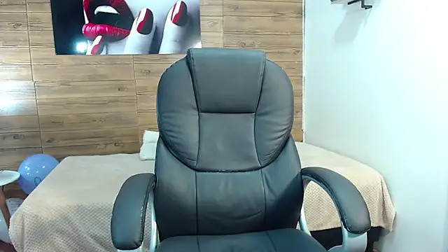 jhoellx online show from October 12, 2025, 1:01 pm