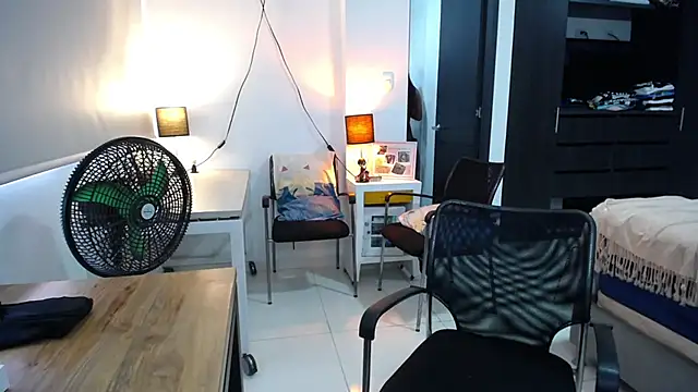 diabla sexyboobs online show from March 30, 2026, 9:27 pm