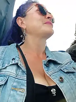 sophie banger online show from November 26, 2025, 7:25 pm