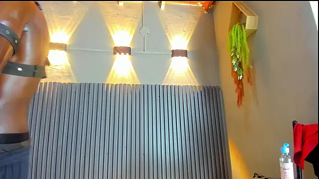 jhonjairo85  online show from December 1, 2025, 4:24 am