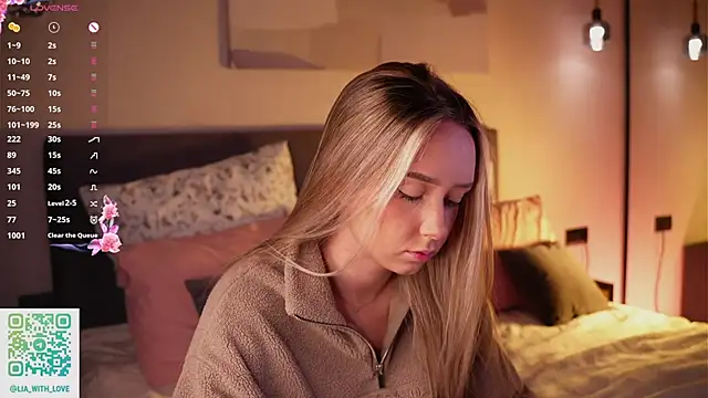 HollisBeckett online show from November 25, 2025, 3:07 am