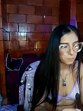 Snapshot of Raven__purple chatting on February 13, 2025, 3:39 am Raven purple online show from February 13, 2025, 3:39 am