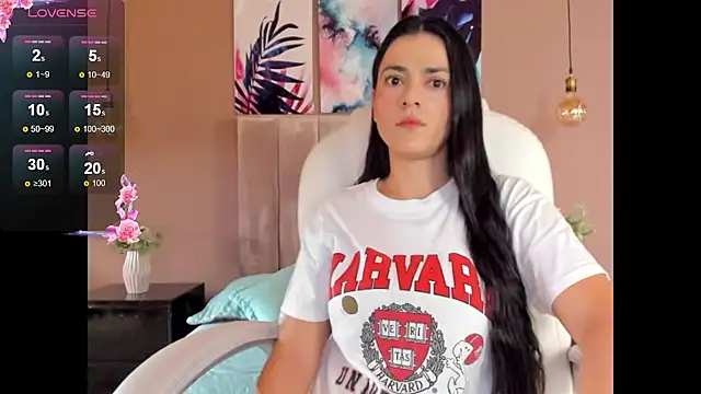 BellaClaiir online show from November 25, 2025, 2:39 pm