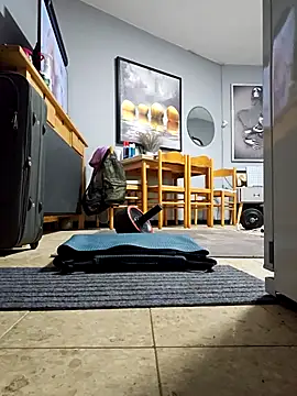 dickinyouto online show from September 10, 2025, 7:24 pm