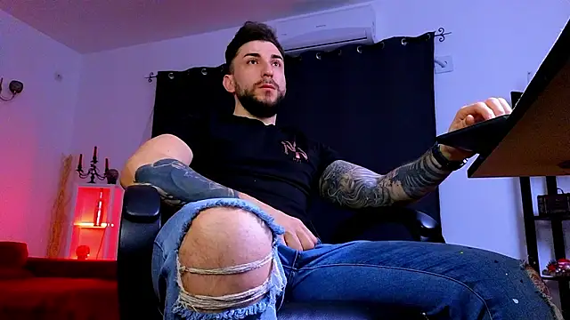 Snapshot of MightyAaron66 chatting on March 1, 2026, 4:23 am MightyAaron66 online show from March 1, 2026, 4:23 am