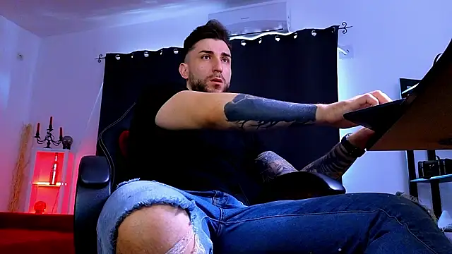 Snapshot of MightyAaron66 chatting on February 20, 2026, 6:37 am MightyAaron66 online show from February 20, 2026, 6:37 am