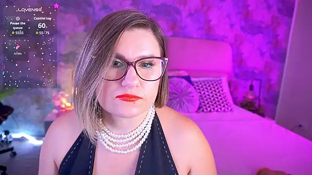 KiraRoxx online show from February 27, 2026, 3:45 pm