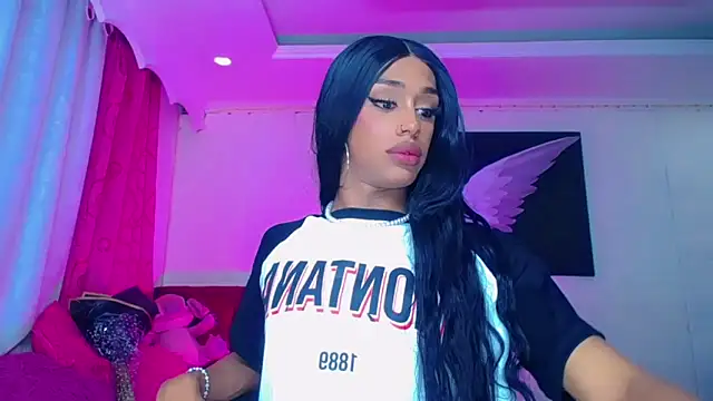 NahomiCamper online show from November 19, 2025, 2:33 am