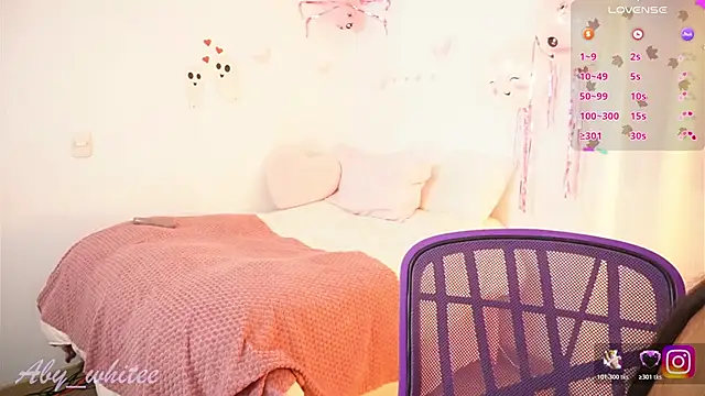 AbyWhitee online show from October 29, 2025, 3:05 am