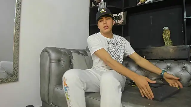 HeellBoy  online show from October 10, 2025, 7:58 pm