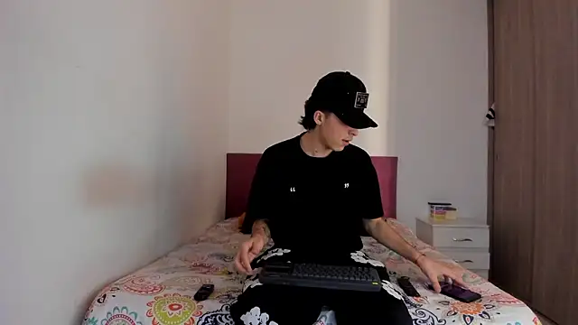 HeellBoy  online show from February 28, 2026, 12:38 pm