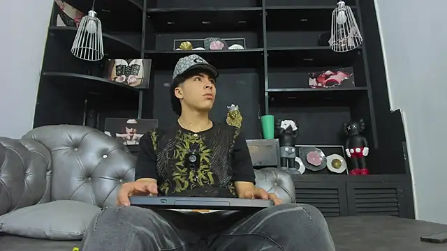 HeellBoy  online show from October 15, 2025, 7:22 pm