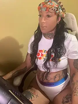 CrownedNyaries online show from February 21, 2025, 1:11 pm