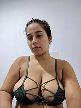 LaurenWelly  online show from March 13, 2025, 1:32 am