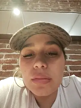 LaurenWelly  online show from November 24, 2025, 9:59 pm