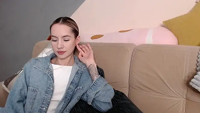 AmbrielHailey online show from November 7, 2025, 3:44 am