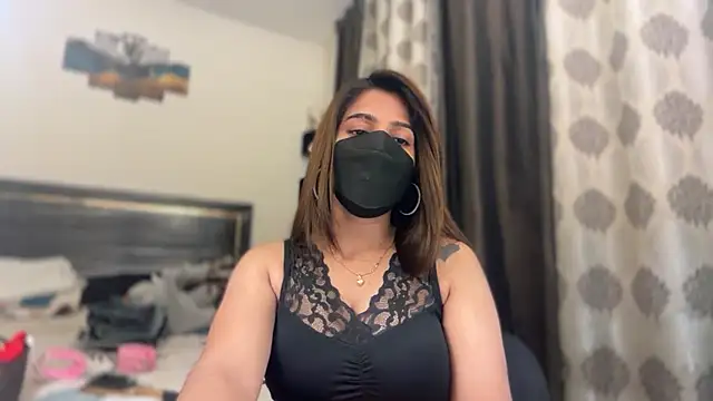 Hotty-Sana online show from April 7, 2026, 5:04 pm